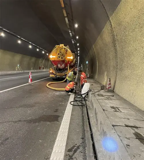 陵城隧道排水渠清淤